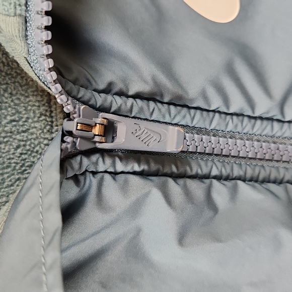 NIKE Boys xl zip front jacket with hood in beautiful blue/grey color - Picture 6 of 10